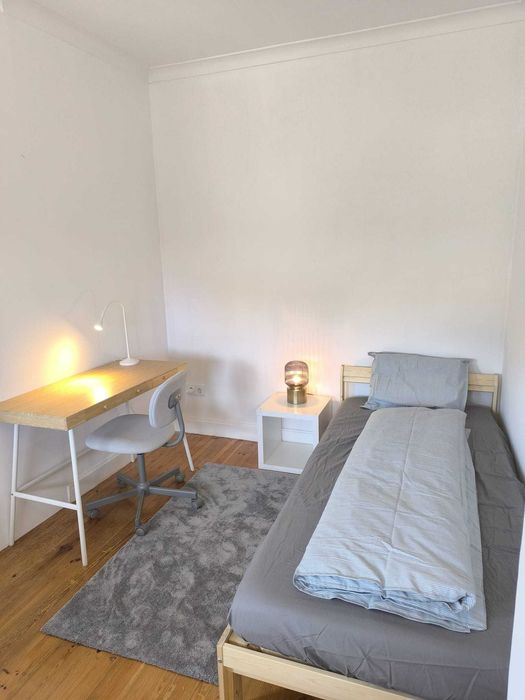 Alugo quarto + terraço no centro do Porto (TRINDADE)