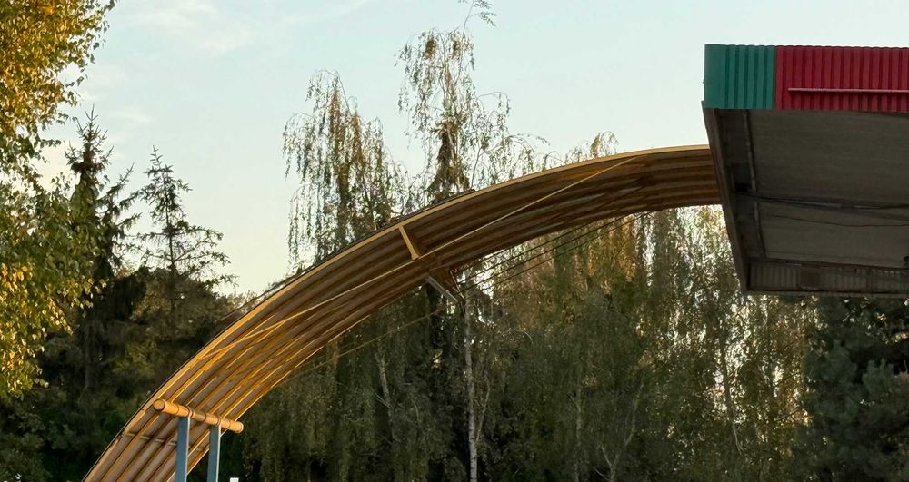 Zadaszenie z pleksi - konstrukcja stalowa dla Stacji paliw, sklepów