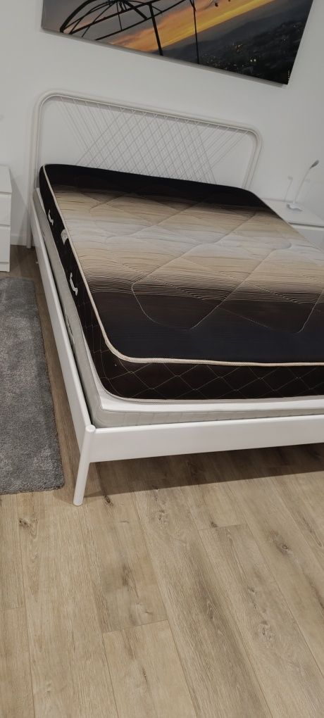 Cama casal com 2 colchões
