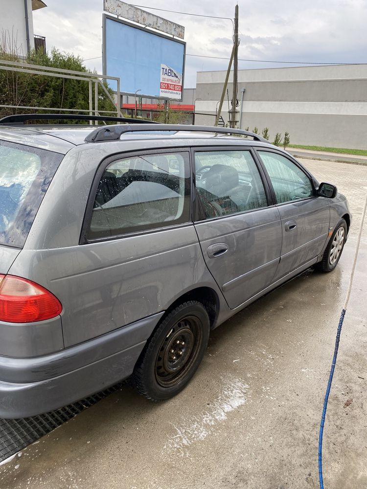 Toyota avensis t22 1.8 VVTI benzyna + LPG