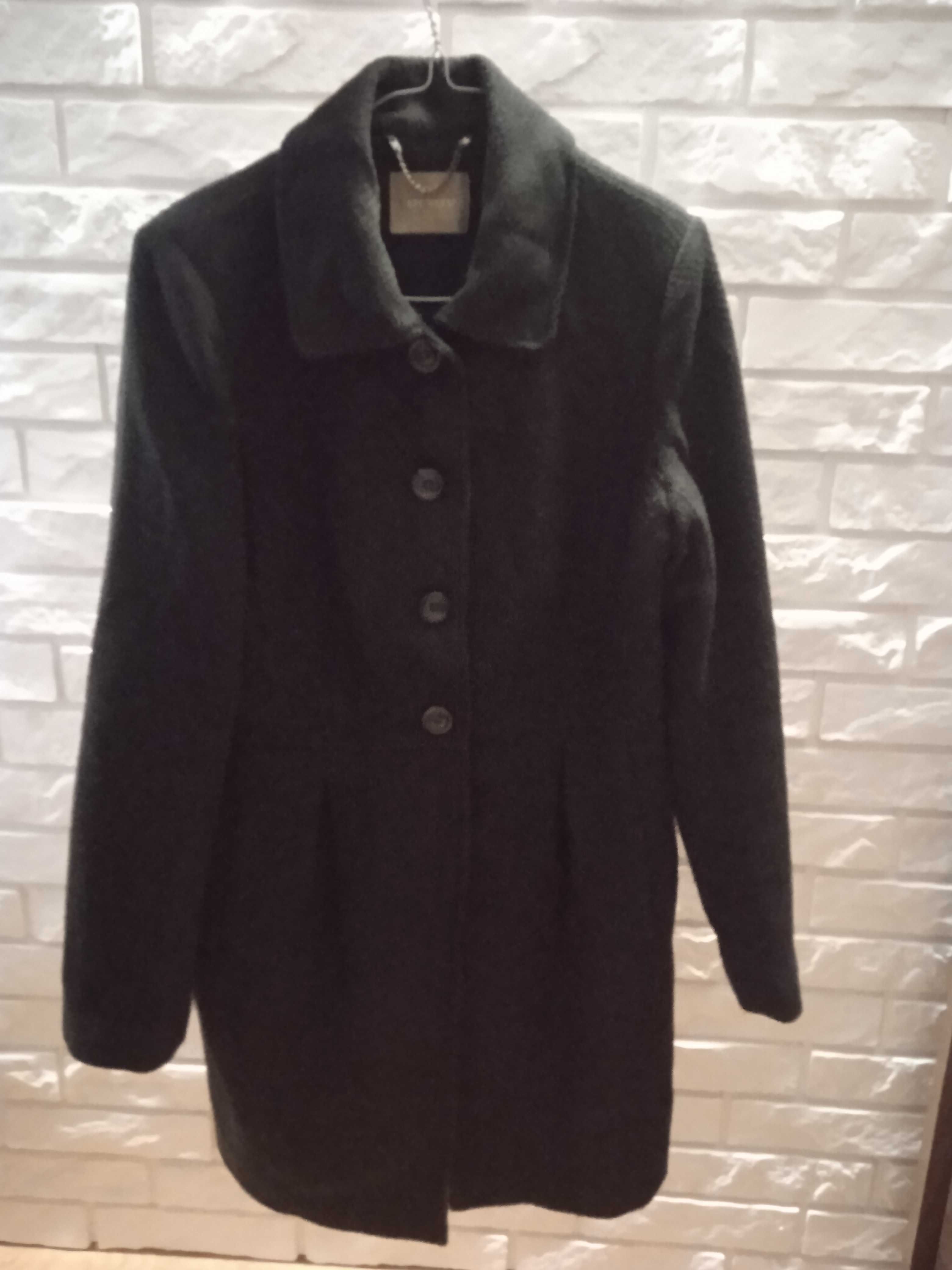 Czarny płaszcz Orsay M