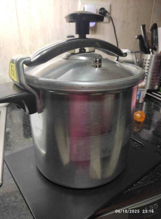 Panela de pressão 8L usada