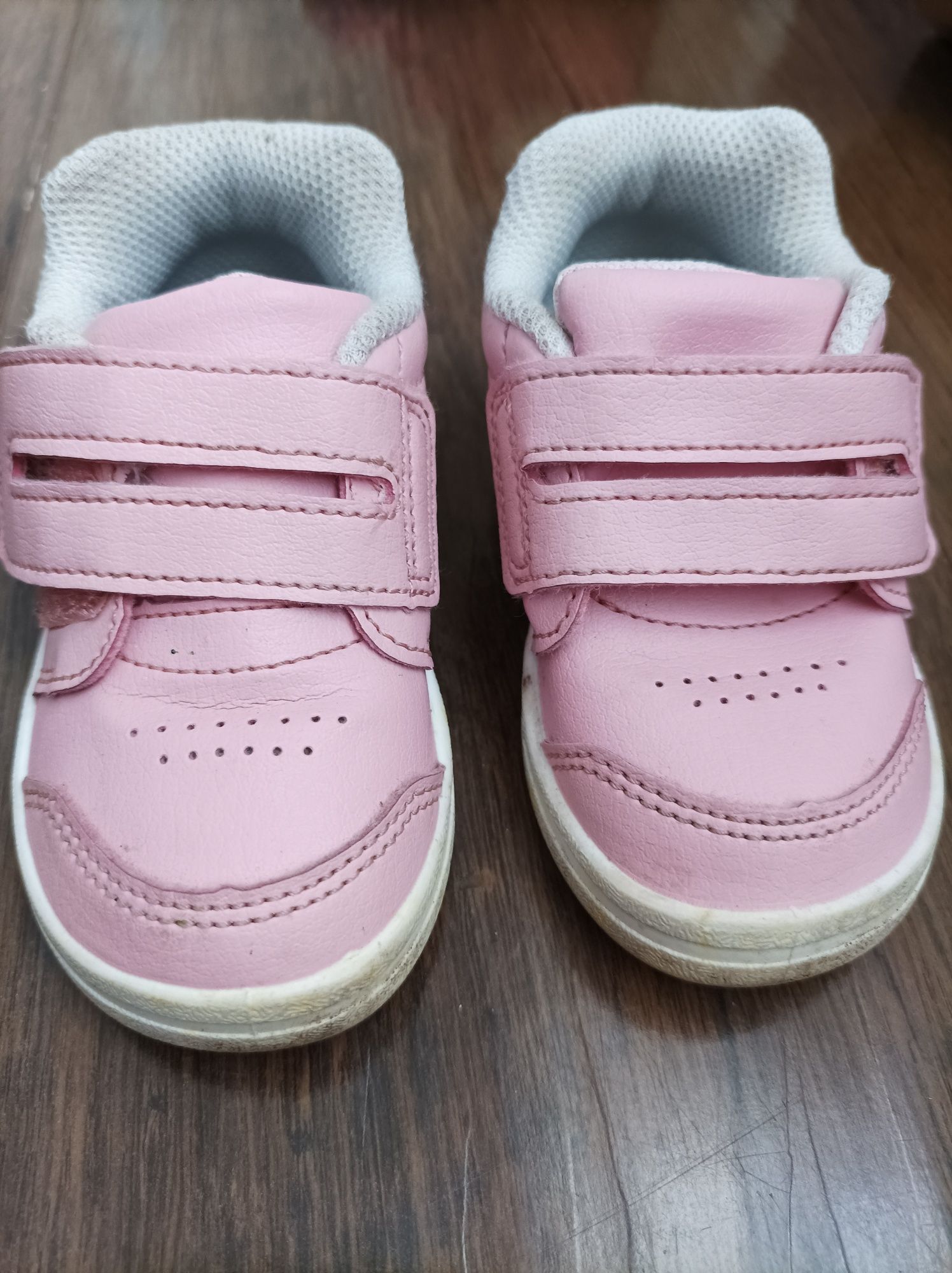 Różowe adidaski dziecięce Decathlon rozmiar 22 pudrowy róż