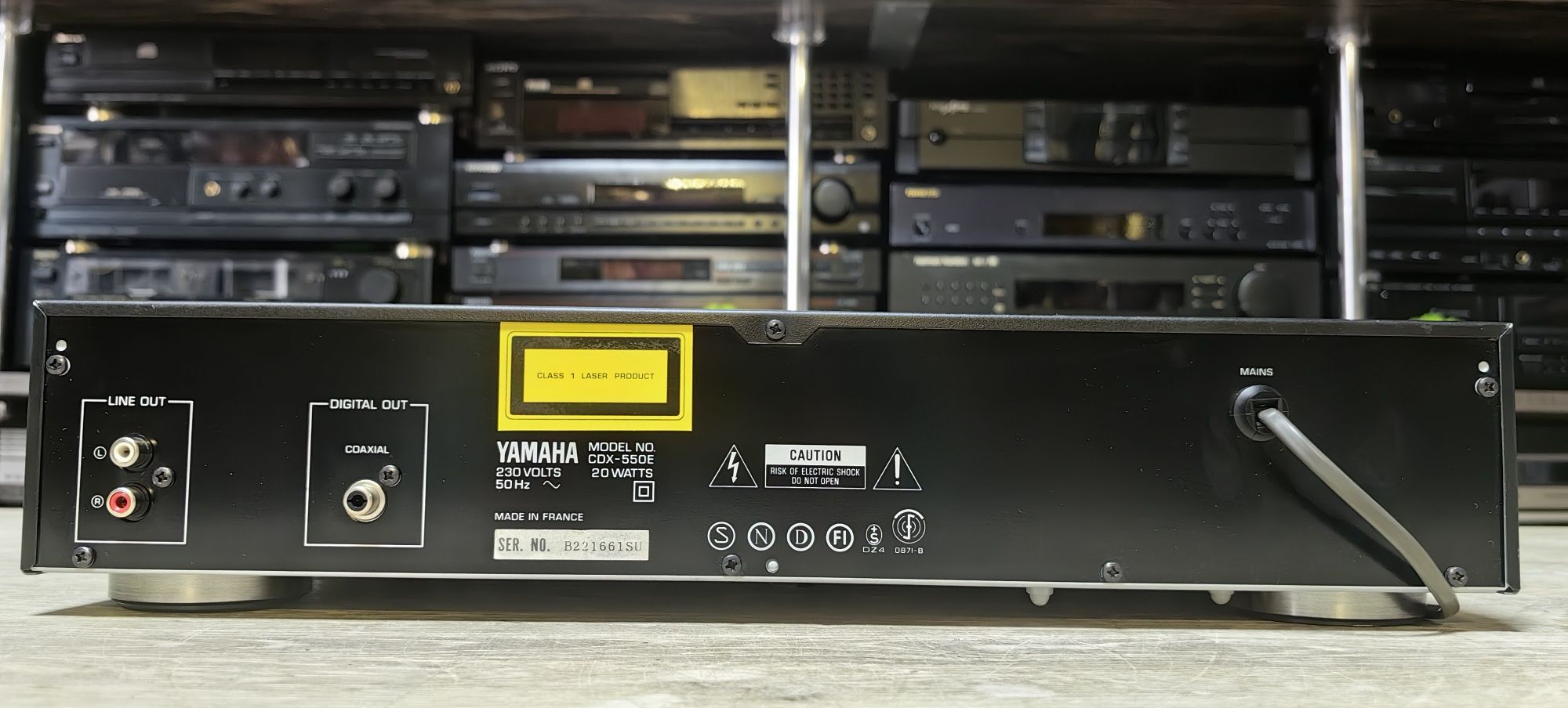 CD програвач Yamaha CDX-550E
