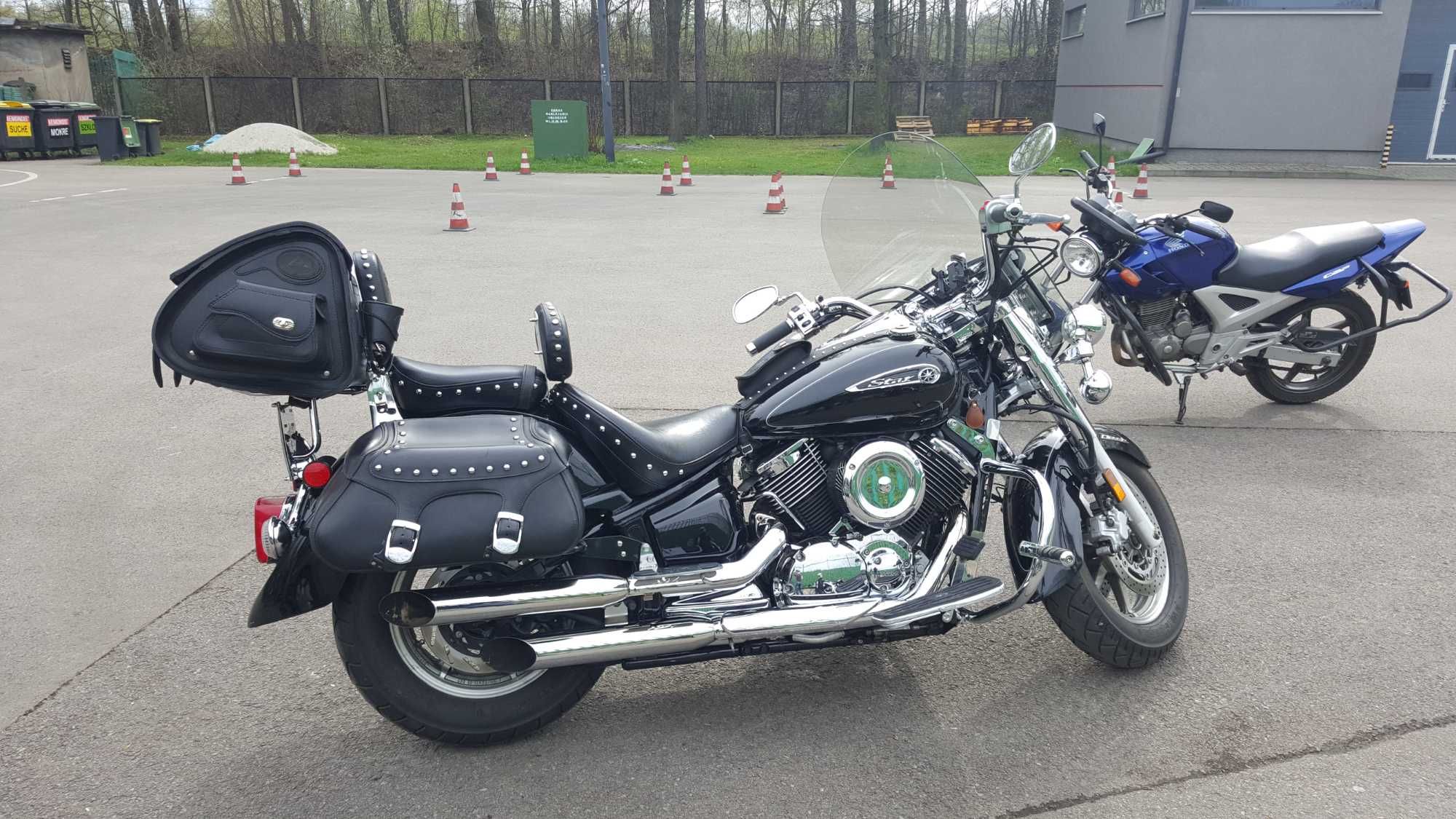Yamaha XVS 1100 V-Star . Bardzo bogata wersja.