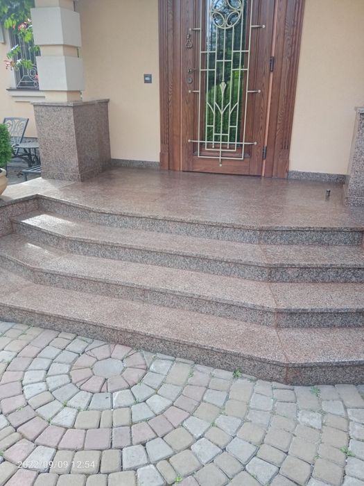 Лестница из камня (мрамор, гранит, керамогранит)