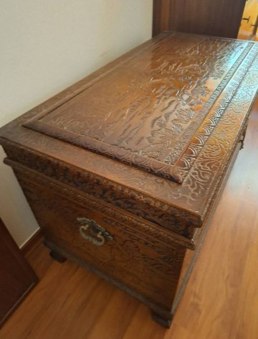 Baú vintage trabalhado