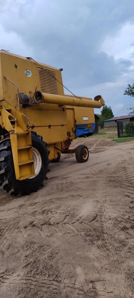 Kombajn Bizon Z056 + heder i wózek