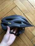 Kask rowerowy dla doroslego seven z daszkiem i lampka z tyłu