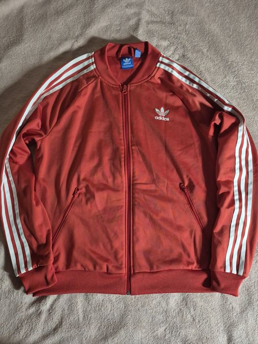 Красная кофта adidas