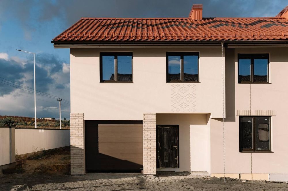 Продаж котеджу в КМ "Етнія"