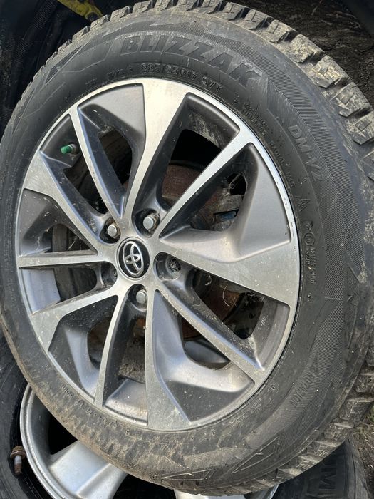 ПРОДАМ ДИСКИ+ШИНИ 225/55/R17 оригінал TOYOTA. RAV4. Camry.