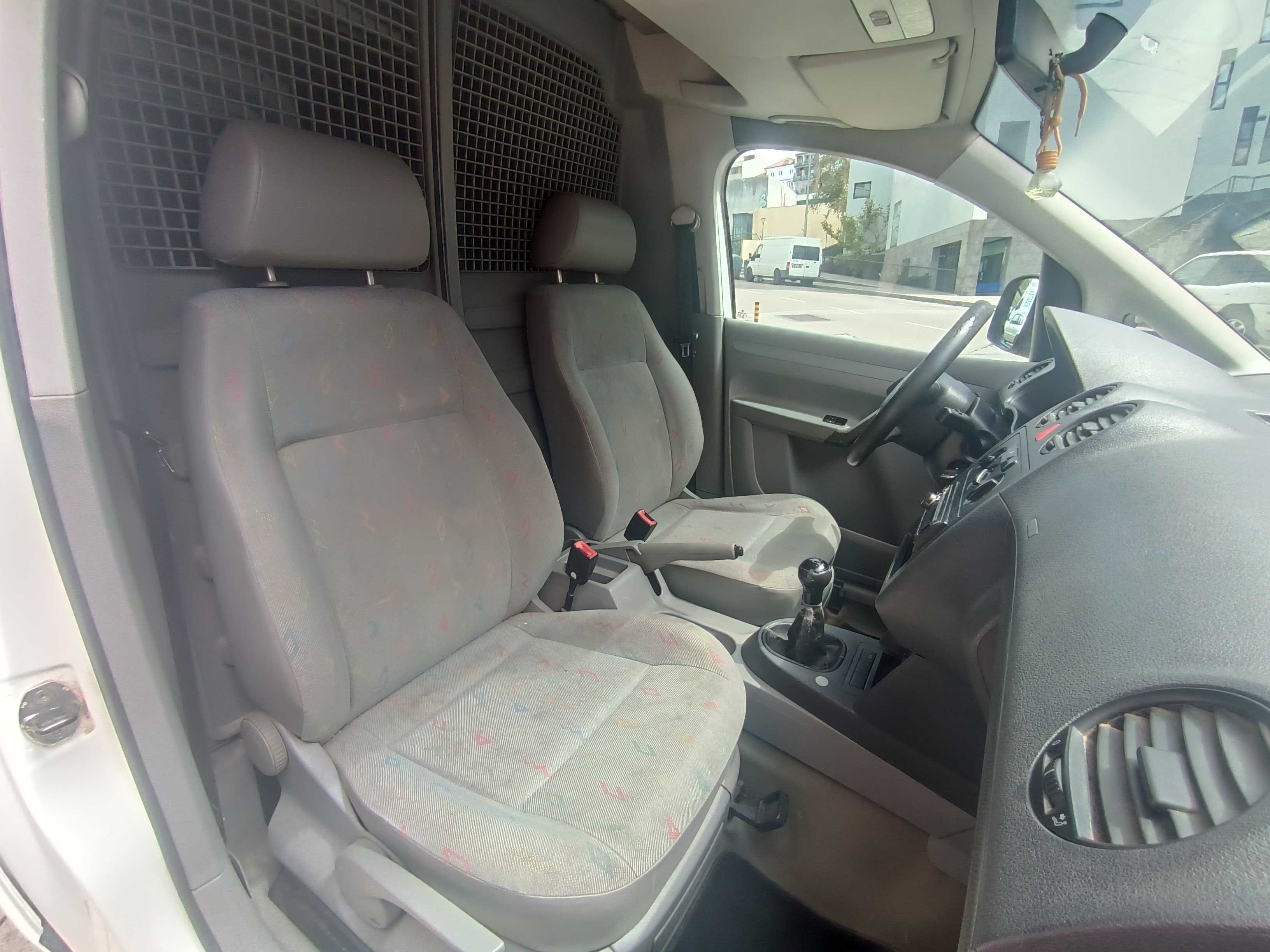VW CADDY 2.0 SDI DE 2004 atmosférica 3000€