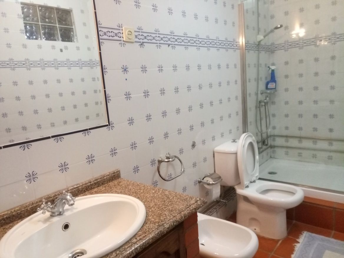Arrenda se casa com 3 quartos em Arcozelo -Barcelos