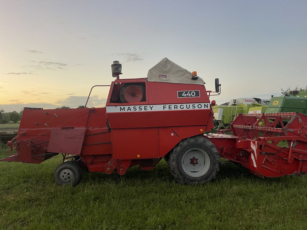 Зернозбиральний комбайн Massey Ferguson 440 3.м