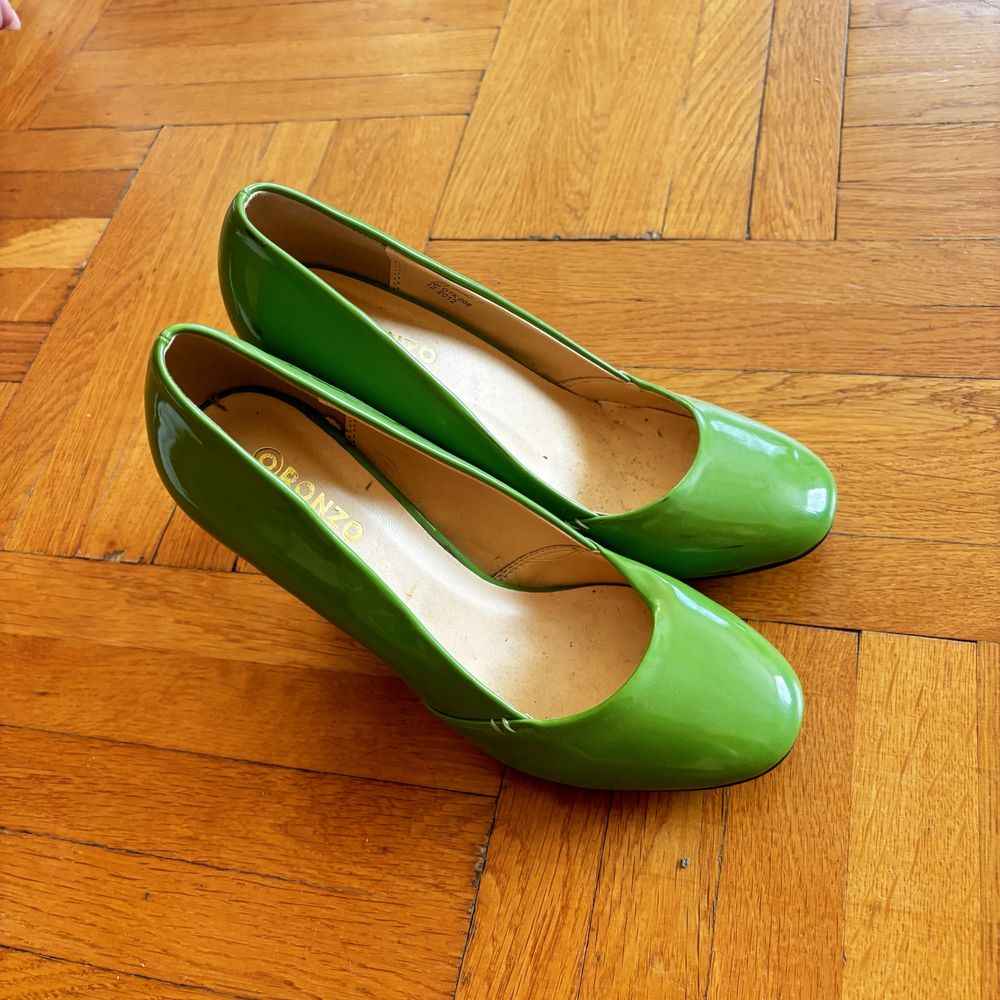 Туфлі зелені каблук золото