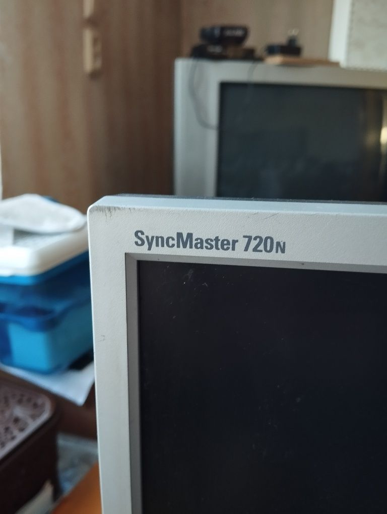 Монитор Samsung Syncmaster 720N