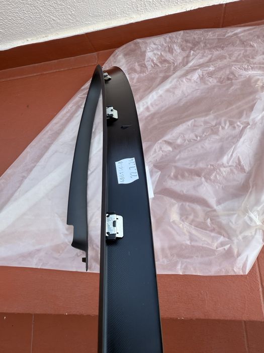 Friso Aro do Vidro Dianteiro Direito BMW SÉRIE 1