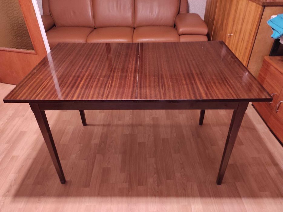 Stół na wysoki połysk + 4 stylowe krzesła