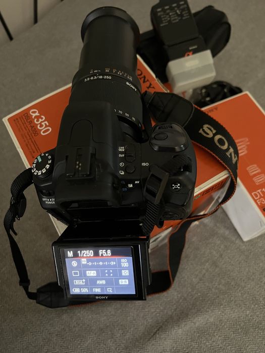 Máquina fotográfica DSRL Sony Alpha a350 Lente 18-250mm c/ extras