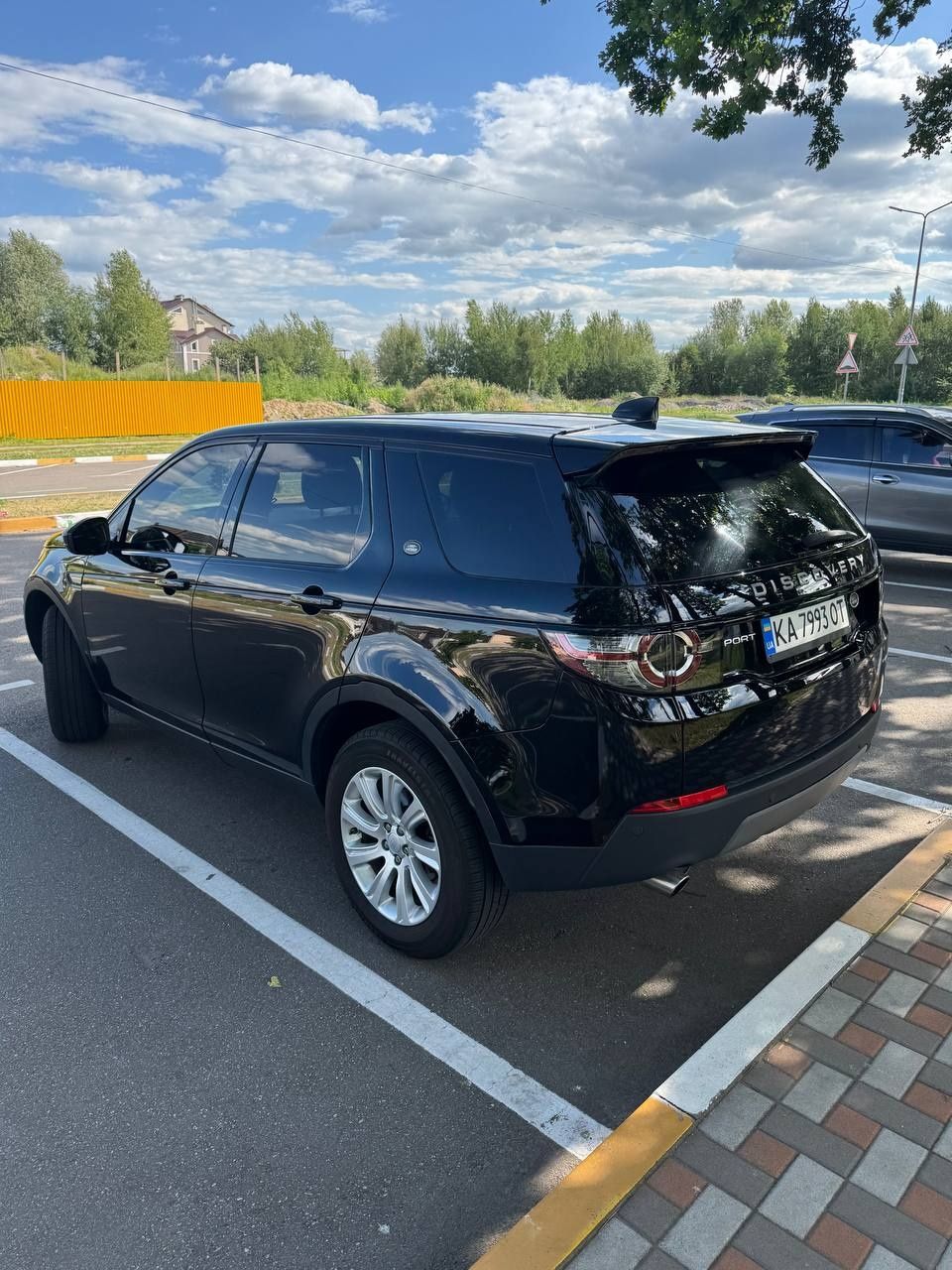 Автомобіль Land Rover Discovery Sport