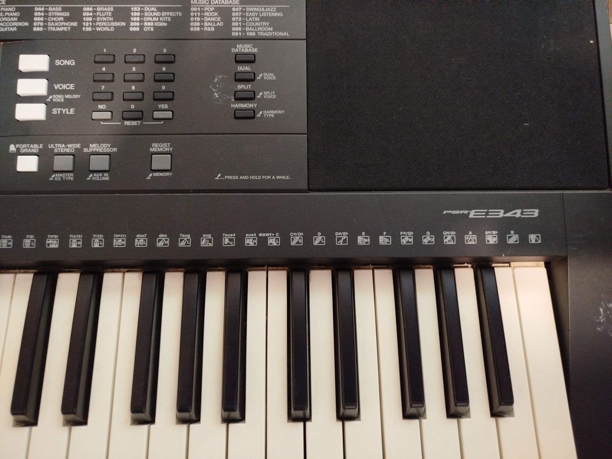 Piano Yamaha e343