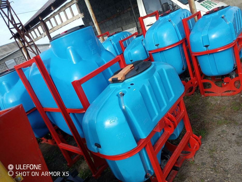 Оприскувач тракторний