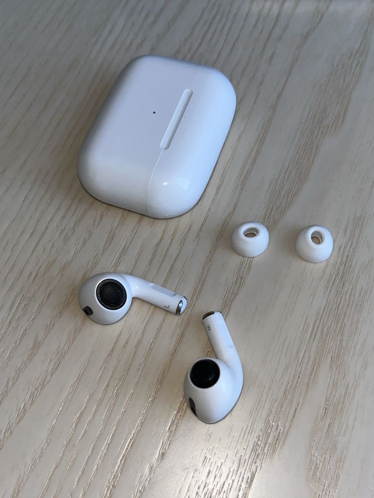 Навушники AirPods Pro