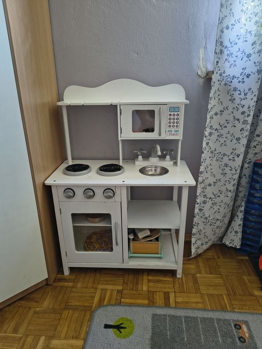 Kuchnia dziecięca z wyposażeniem