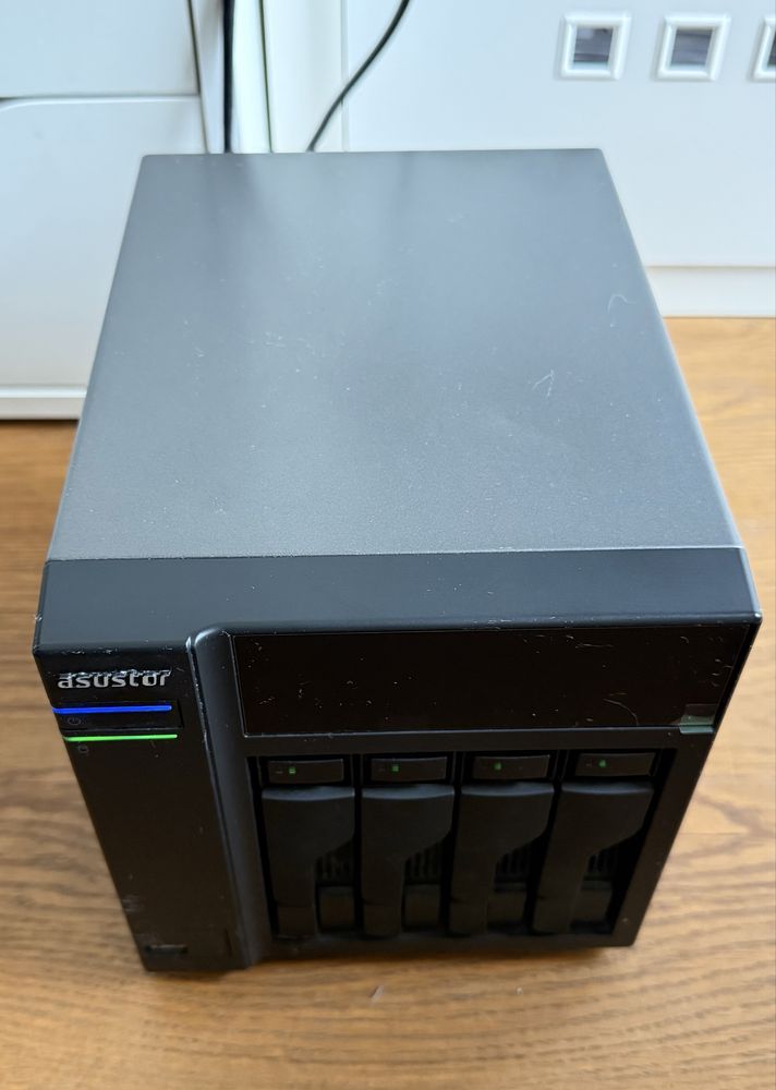 Server NAS Asustor AS5004T / 4GB Ram / 12 TB