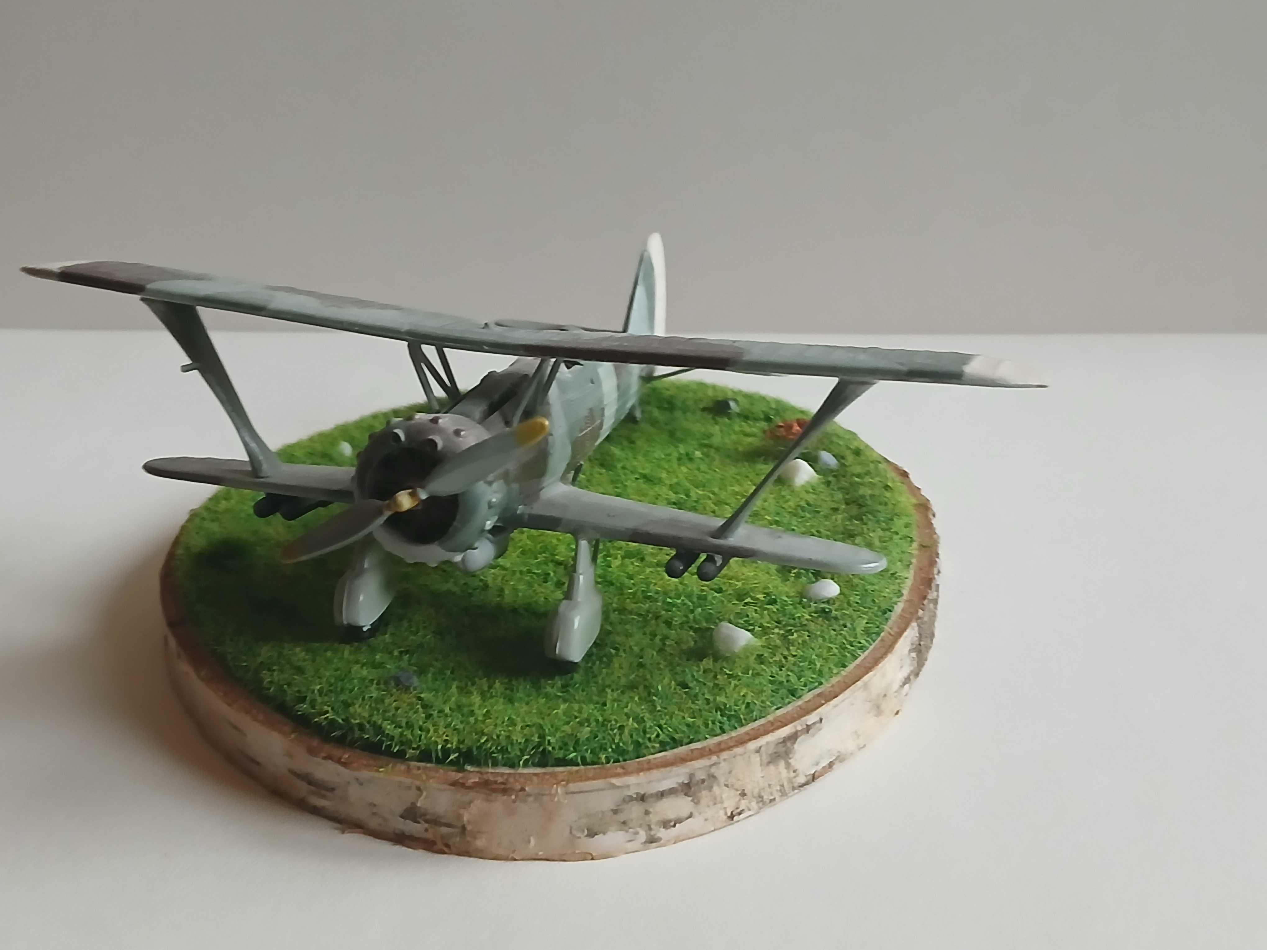 Podstawka ,Ekspozytor modelarski PRADO-29