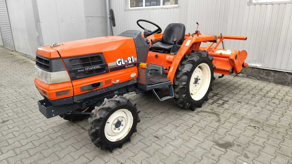 Japoński traktorek Kubota GL 21 z glebogryzarką 4x4 Rewers 21 km