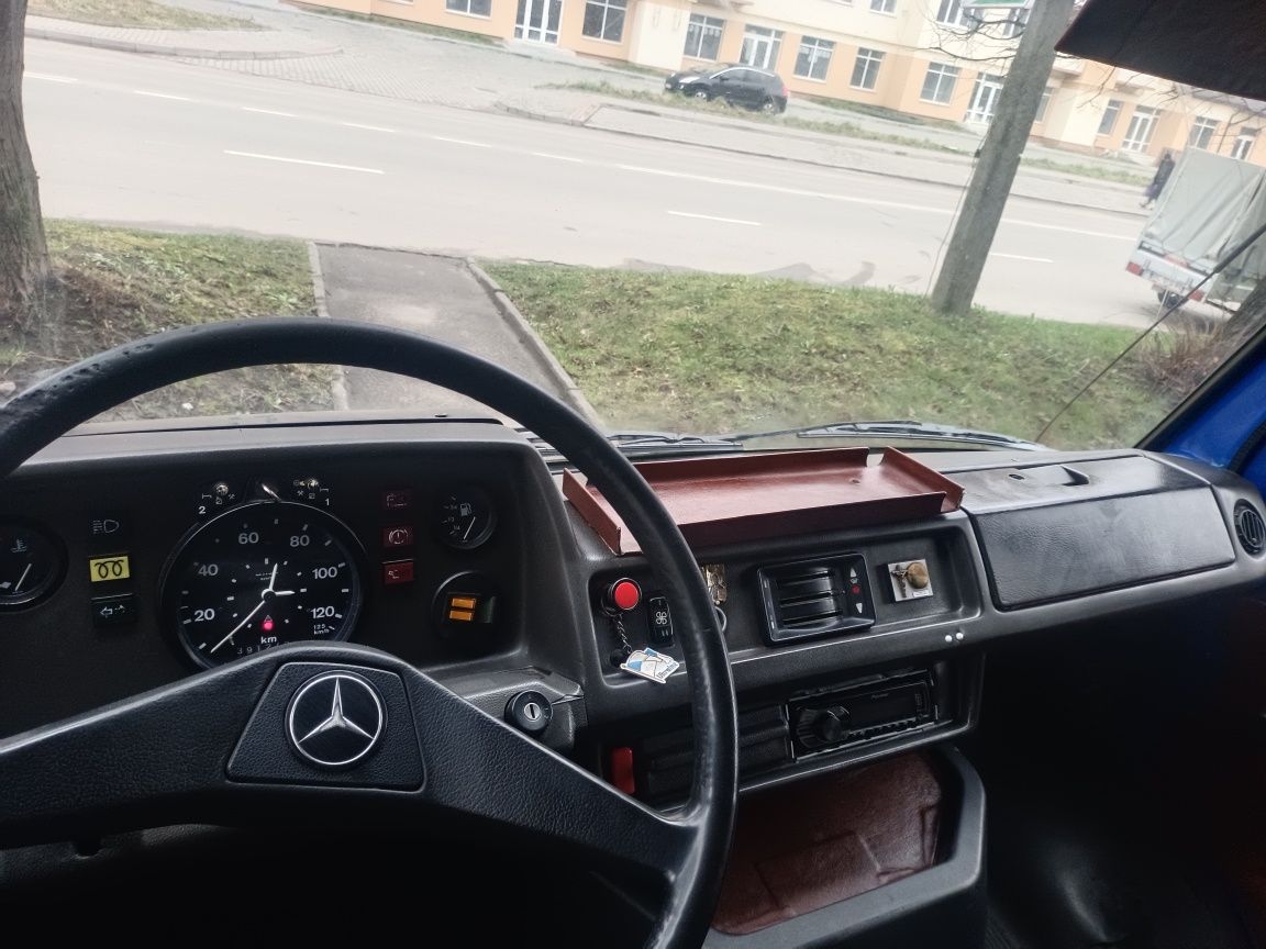Mercedes Benz 410D