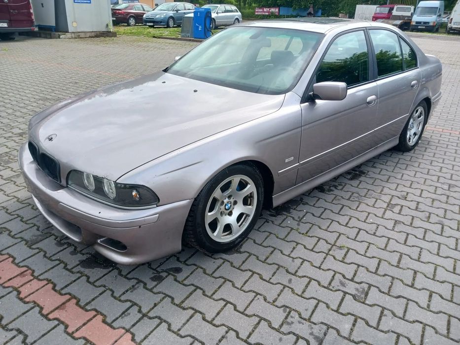 BMW E39 Lift M pakiet 3.0 diesel maska drzwi prawe lewe szyba zderzak błotnik klamka lusterko Aspensilber Mettalic 339/7 skrzynia automat GS20 szyba podsufitka z szyberdachem fotele skórzane mcpersony belka bak pompka paliwa panel hak czujniki parkowania