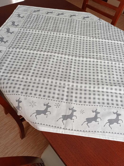Nowy obrus stołowy ,świąteczny 80x80