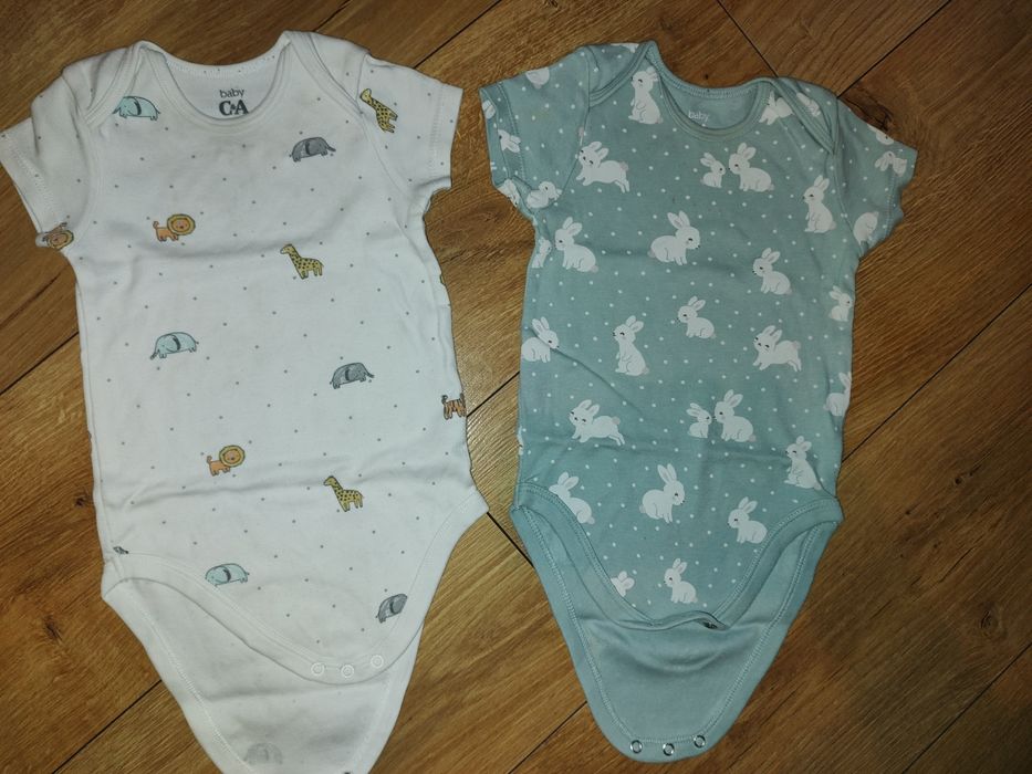 2 sztuki body z krótkim rękawem rozmiar 86 C&A