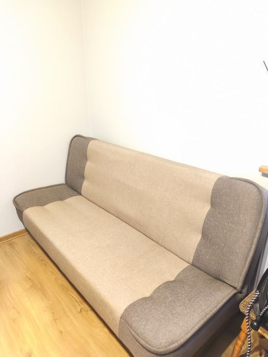 Tapczan z pojemnikiem na pościel