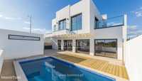 Moradia V3 com piscina e vista mar, para venda em Tavira, Algarve