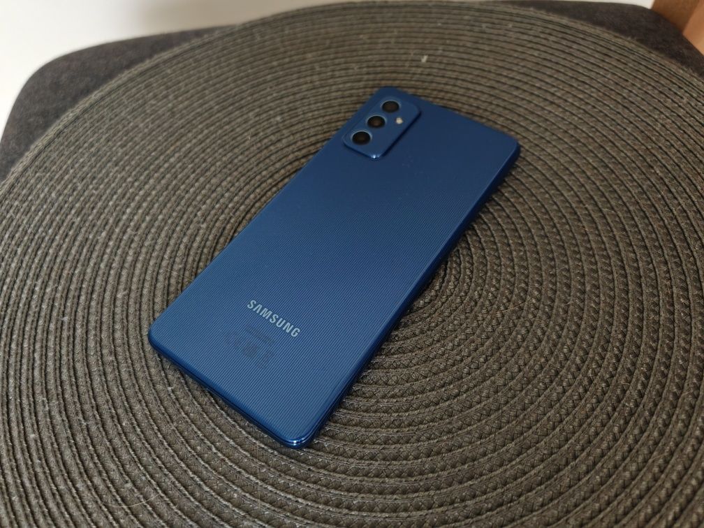 Samsung Galaxy M52 128GB/6GB Stan bardzo dobry /light blue/ polecam :)