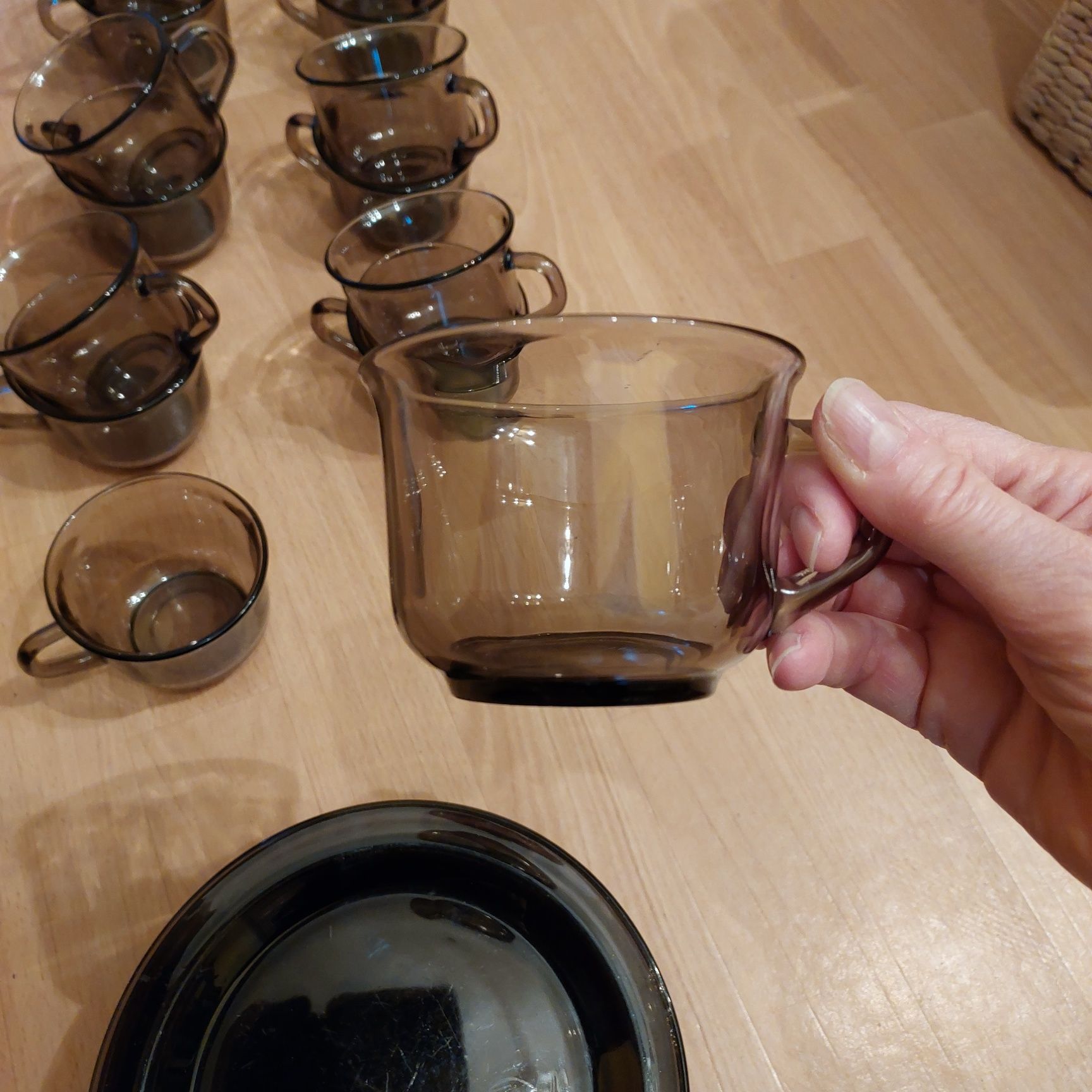 Filiżanki Arcoroc France , poj. 3/4 szklanki, 18szt., szkło dymione.