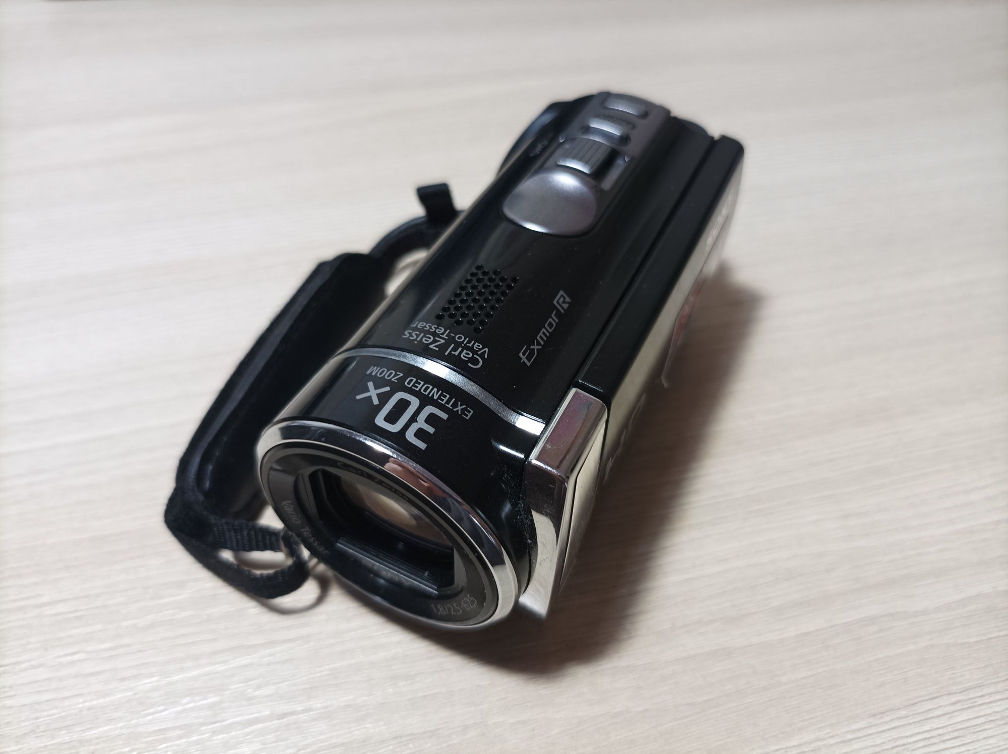 Видеокамера Sony HDR-CX190E с сумкой