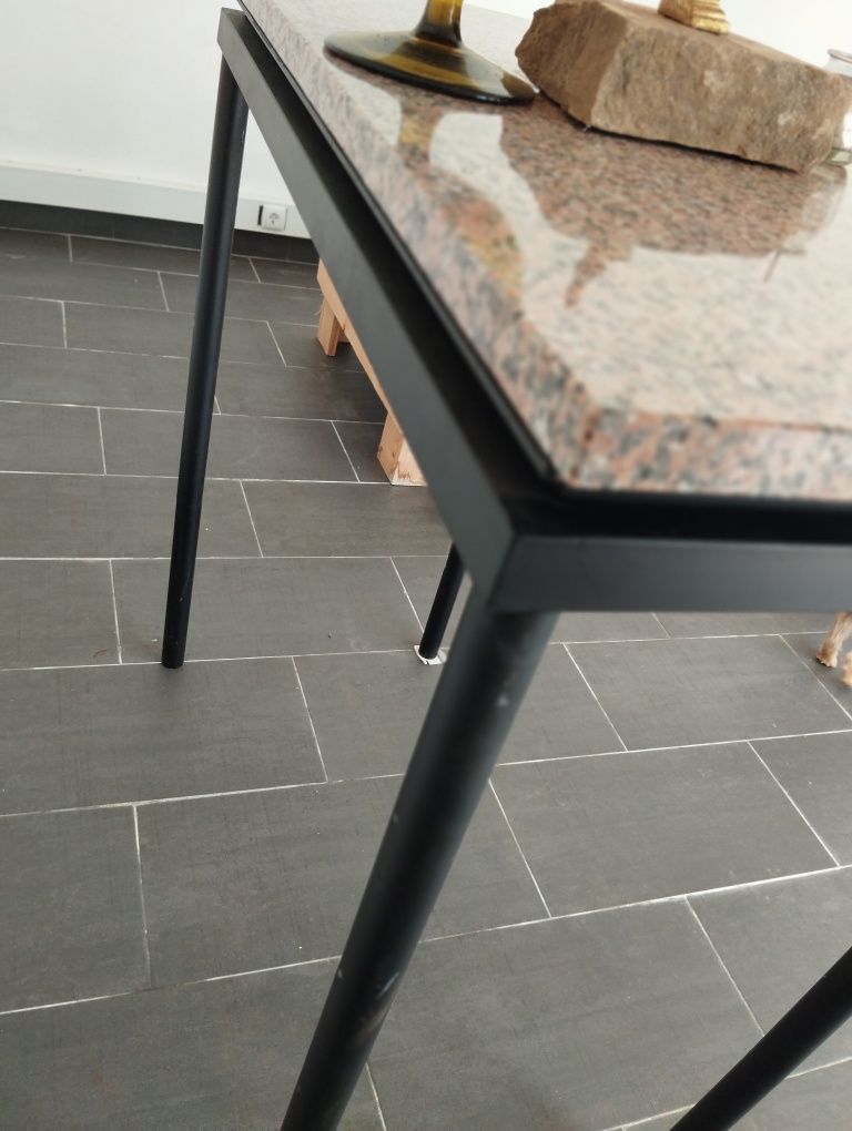 Mesa de granito de entrada