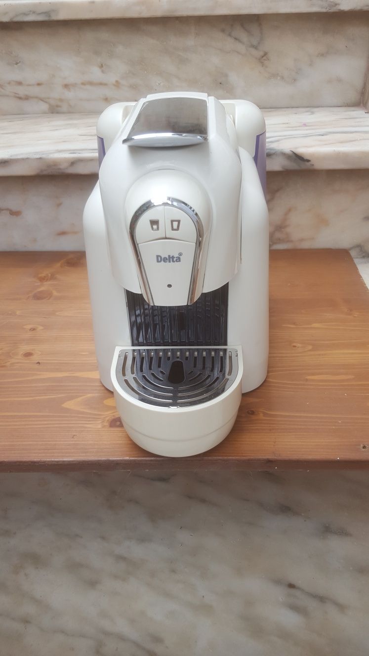 Máquina  de  café  de cápsulas   Delta