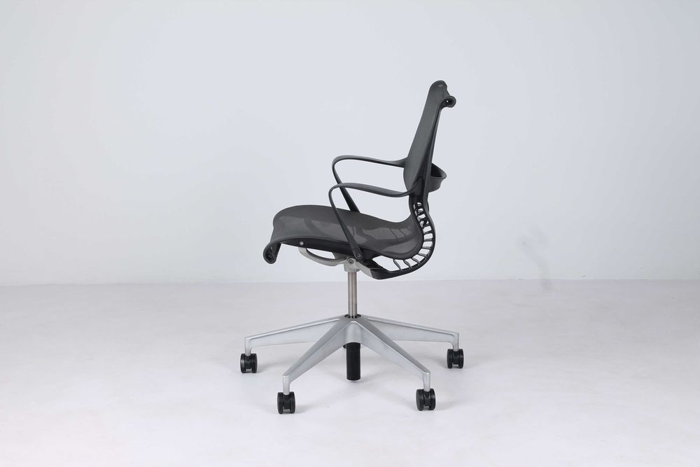 Cadeira modelo SETU da Herman Miller