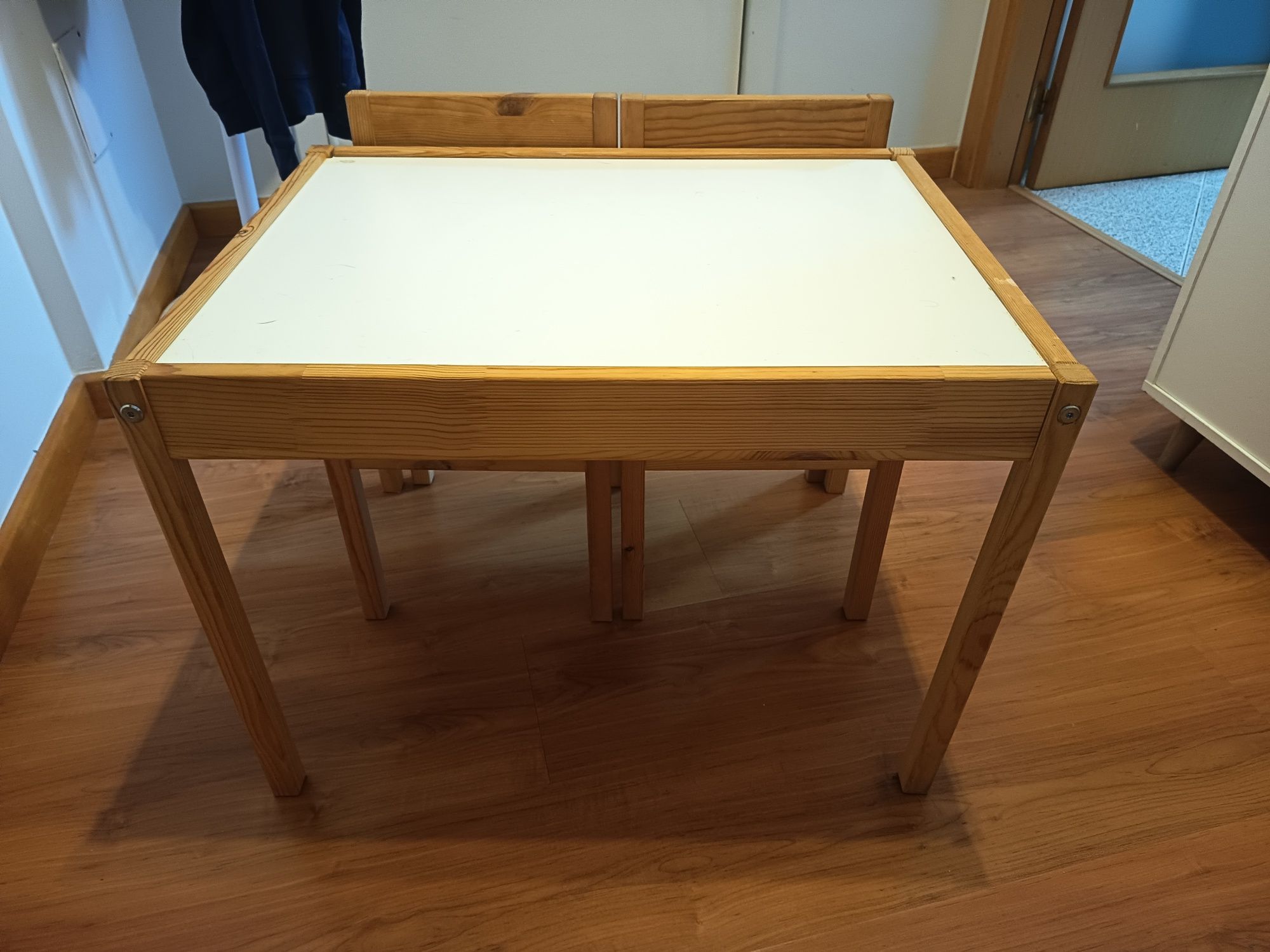 Mesa quarto criança