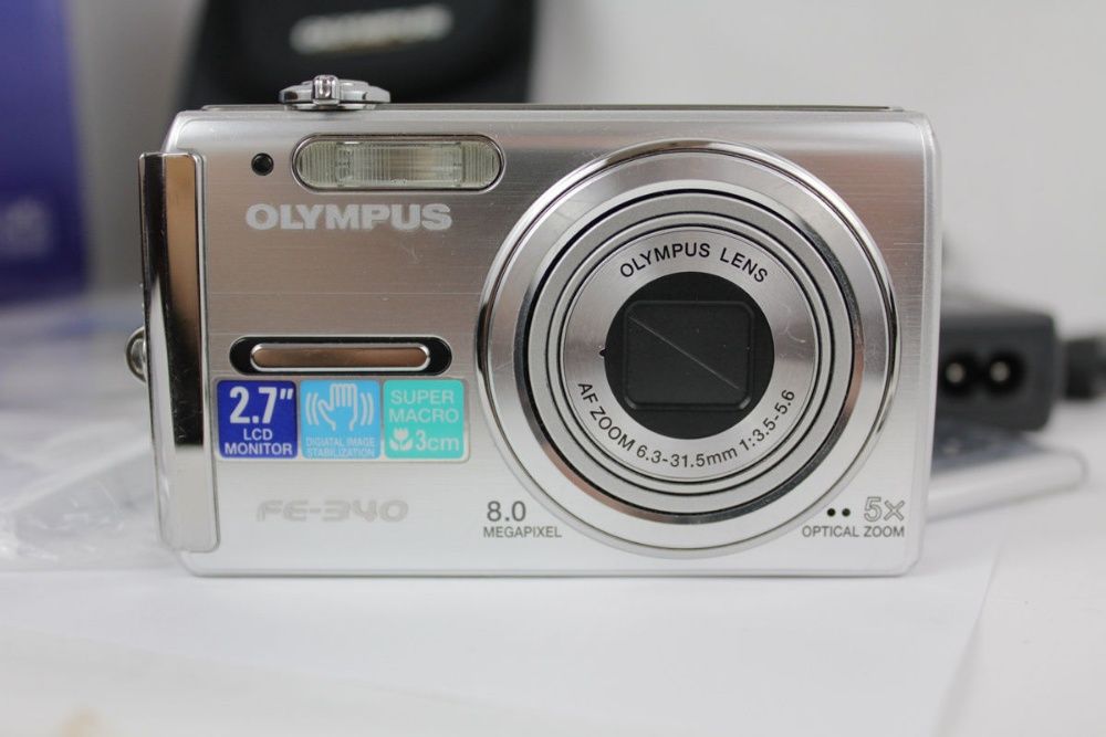 Máquina Fotográfica Olympus FE FE-340 8.0 MP *Para Peças ou Reparar*