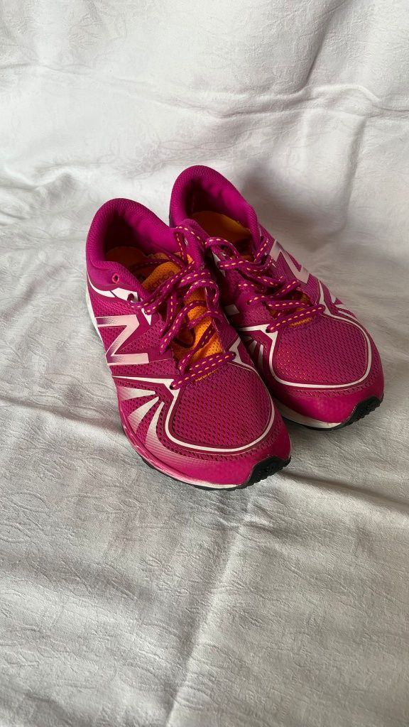 Sapatilhas rosa da New Balance Fresh Foram