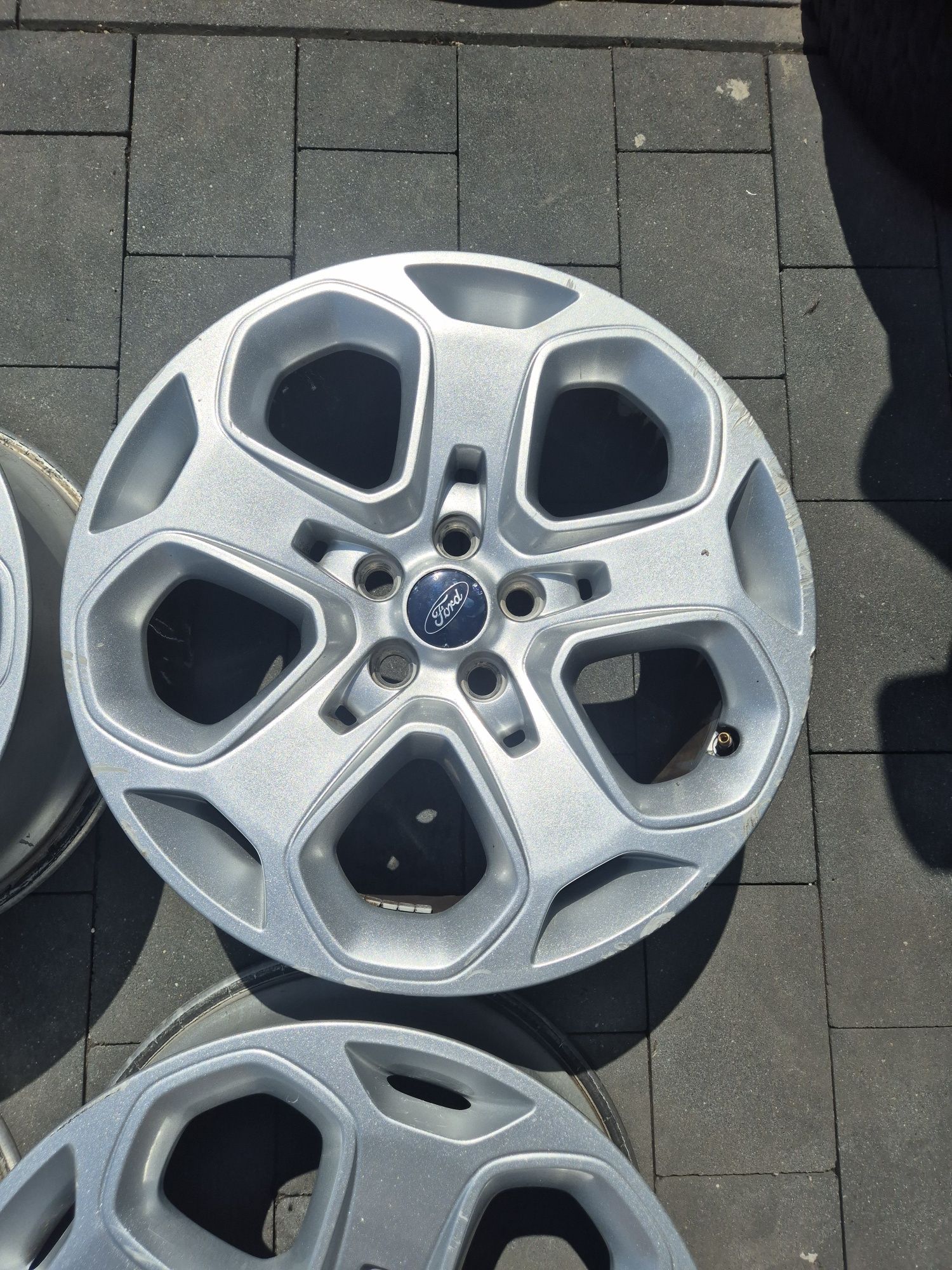 Felgi aluminiowe ford 5x108 r18 8j et55 otwor 63,4 B16