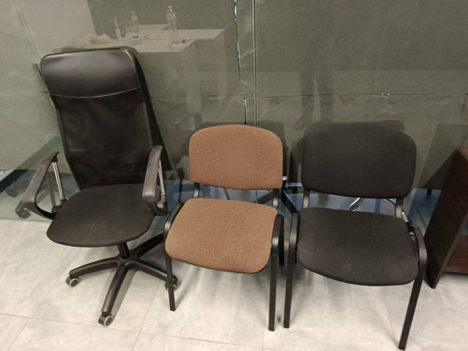 Крісла та стільці офісні конференц менеджера керівника