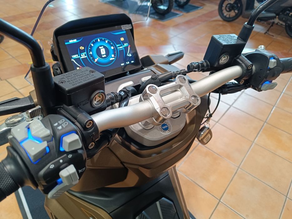 Duży Skuter Barton X TRAIL 125 Na Prawko B lub A1 Piękny i Nowoczesny